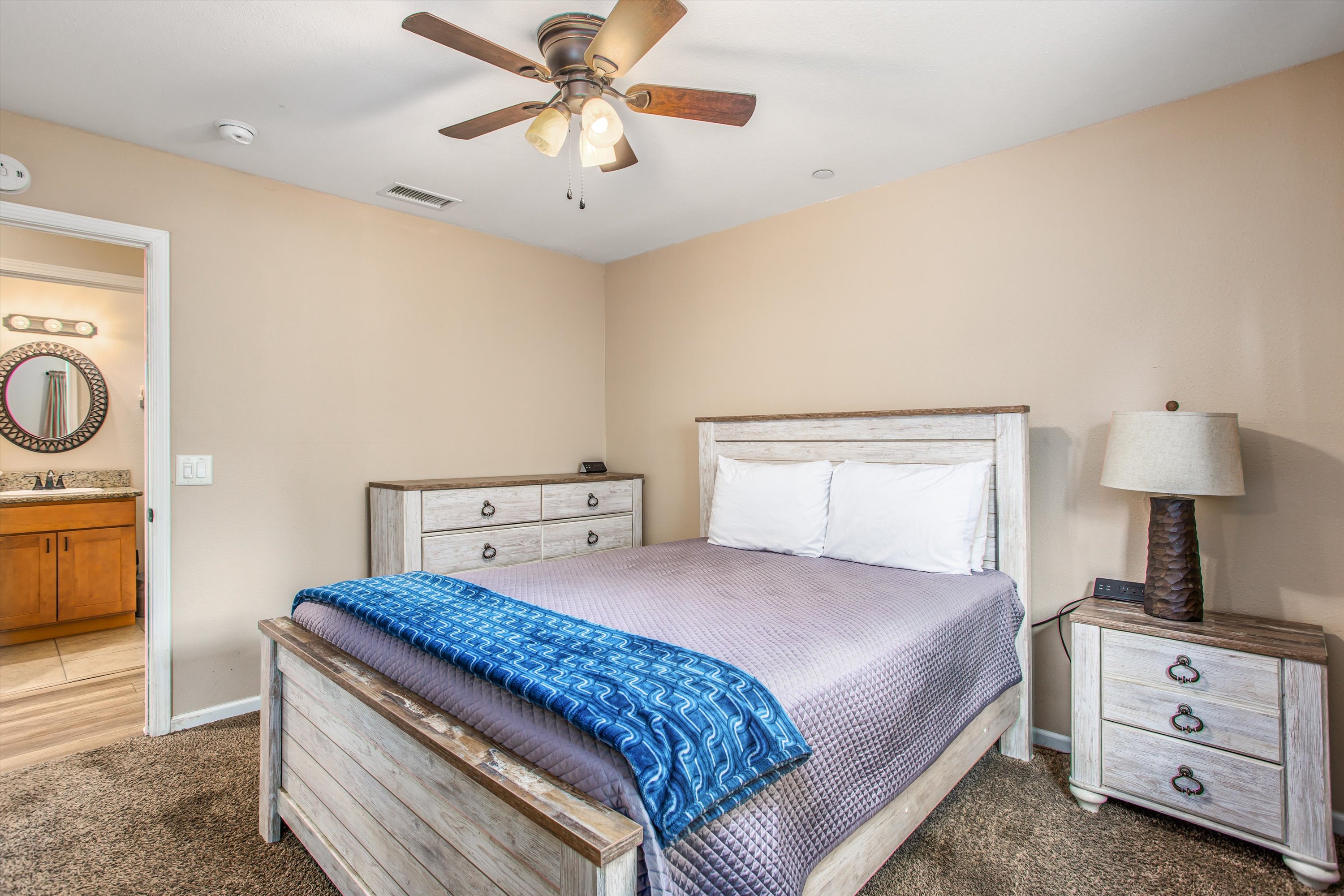 Sugarloaf, California, 92386, United States, 4 Bedrooms Bedrooms, ,2 BathroomsBathrooms,Residential,For Sale,1848559