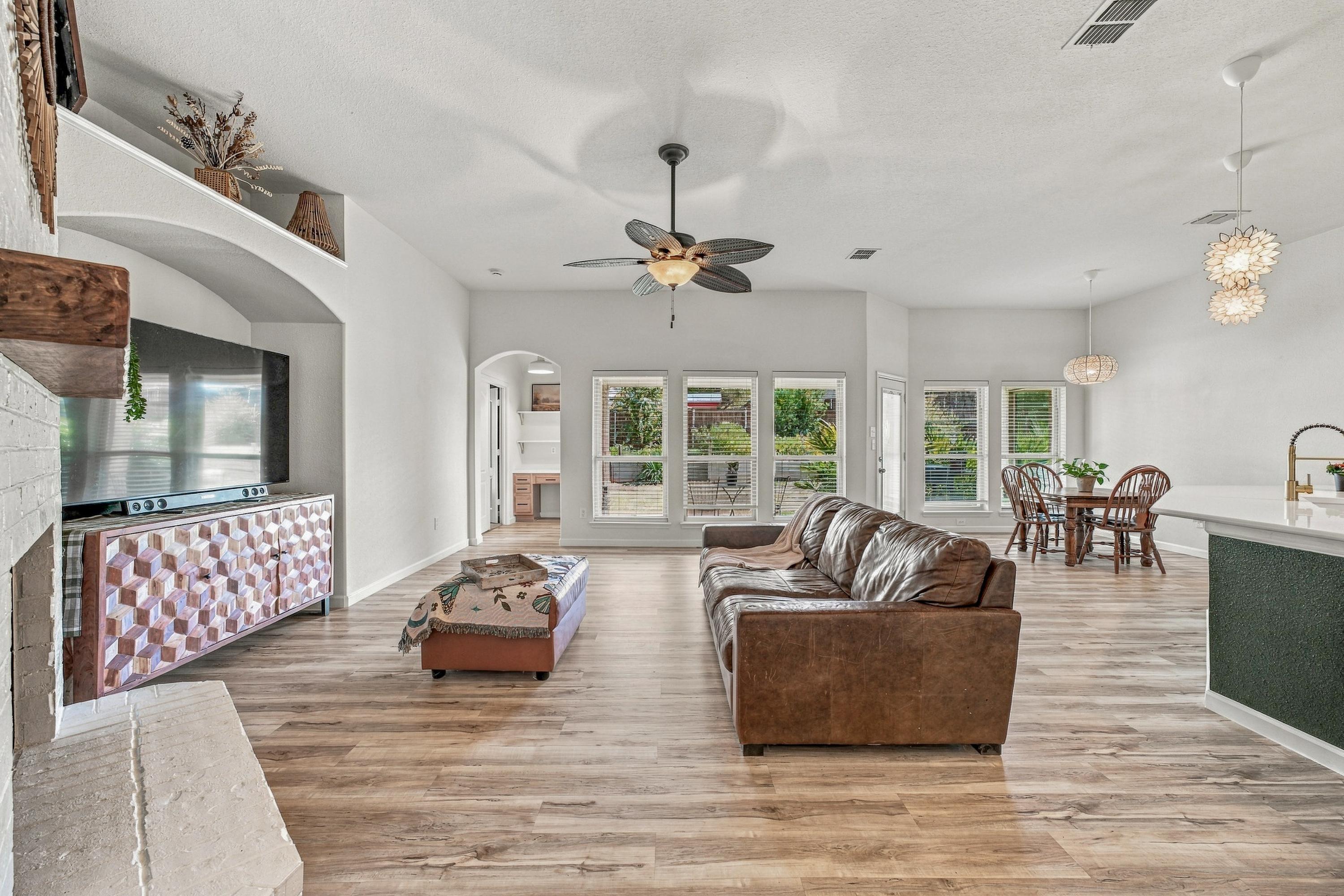  3128 Meandering Way, Granbury, TX, 76049 - 物件實景