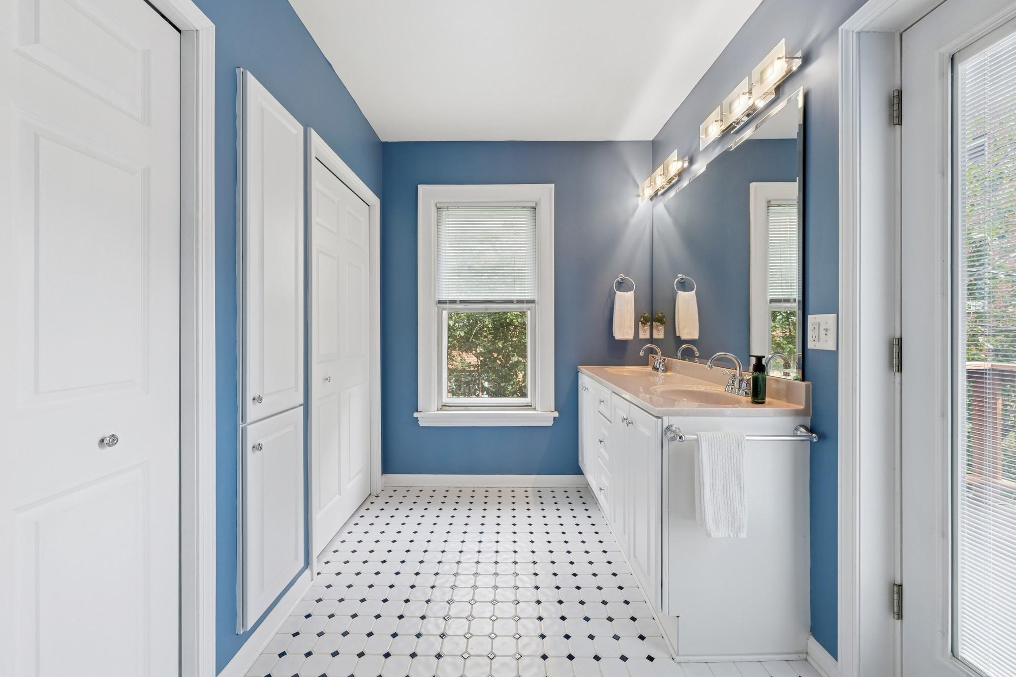 Minneapolis, Minnesota, 55408, United States, 4 Bedrooms Bedrooms, ,2 BathroomsBathrooms,Residential,For Sale,1919825