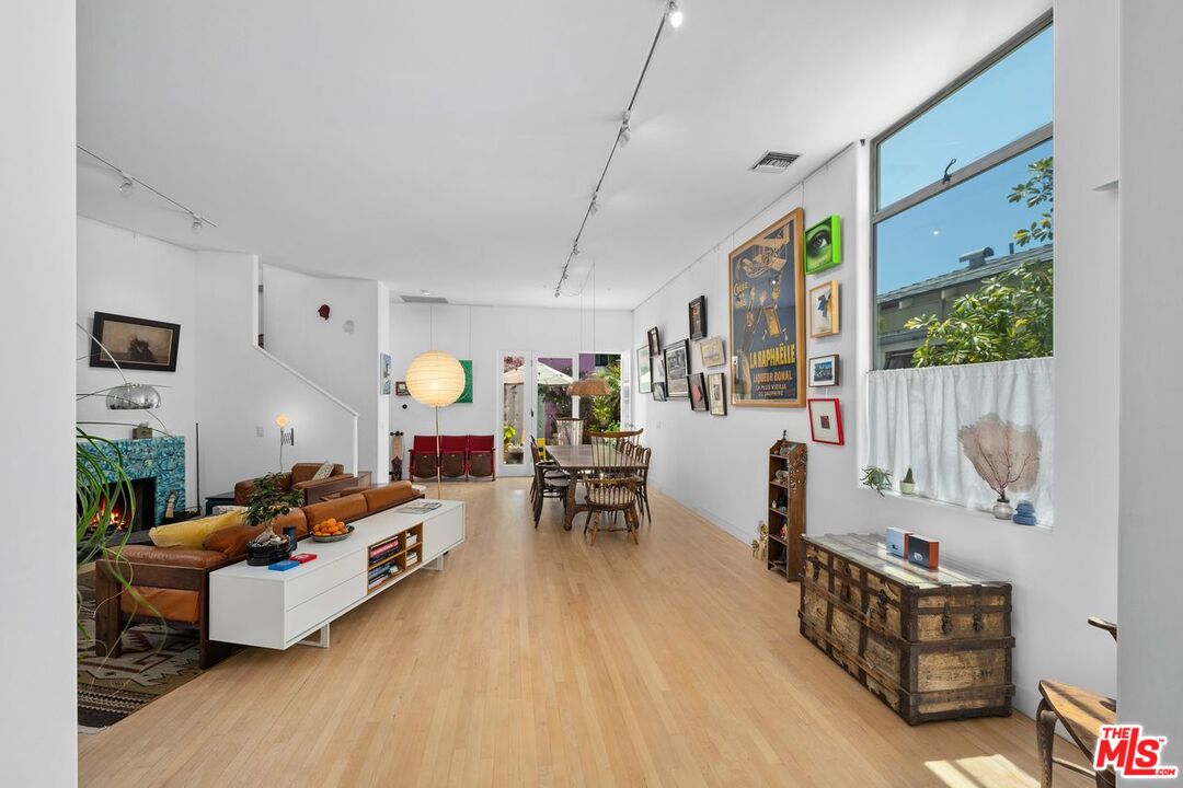 Venice, California, 90291, United States, 4 Bedrooms Bedrooms, ,4 BathroomsBathrooms,Residential,For Sale,1926607