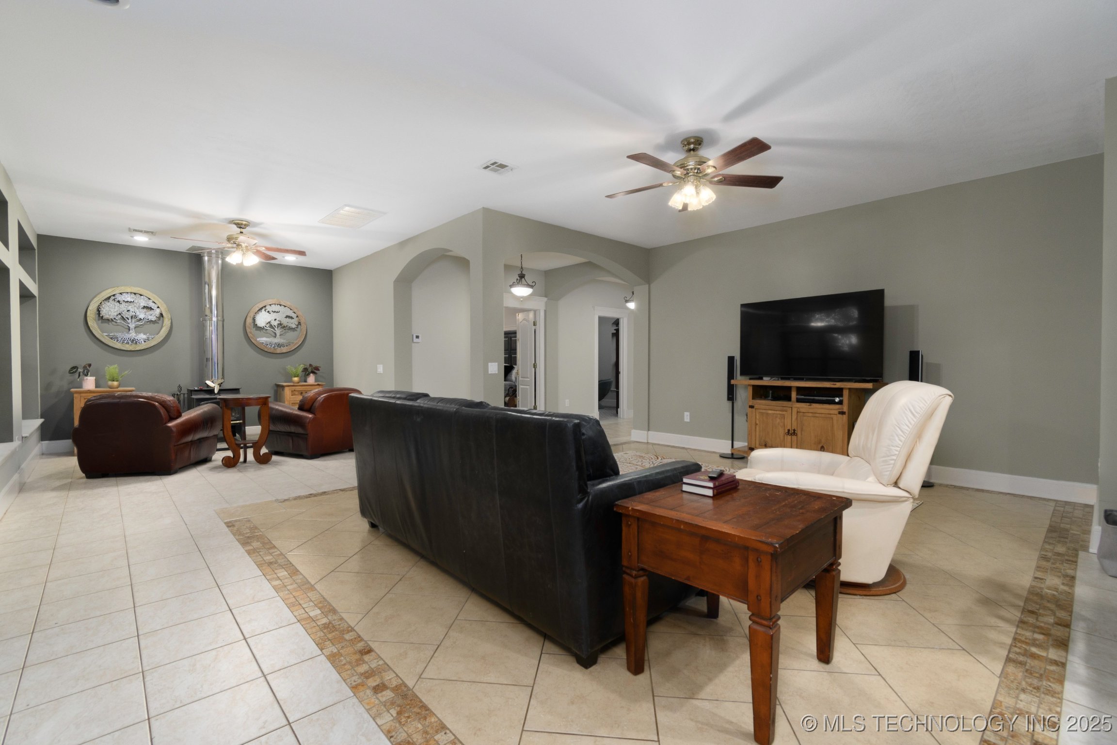 Spavinaw, Oklahoma, 74366, United States, 3 Bedrooms Bedrooms, ,2 BathroomsBathrooms,Residential,For Sale,1903763
