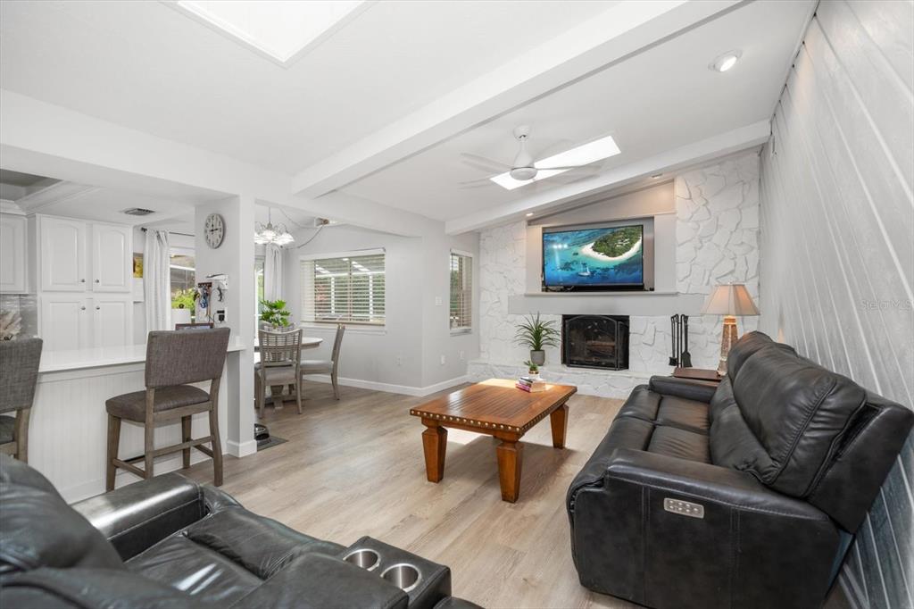 Clearwater, Florida, 33761, United States, 5 Bedrooms Bedrooms, ,3 BathroomsBathrooms,Residential,For Sale,1919685