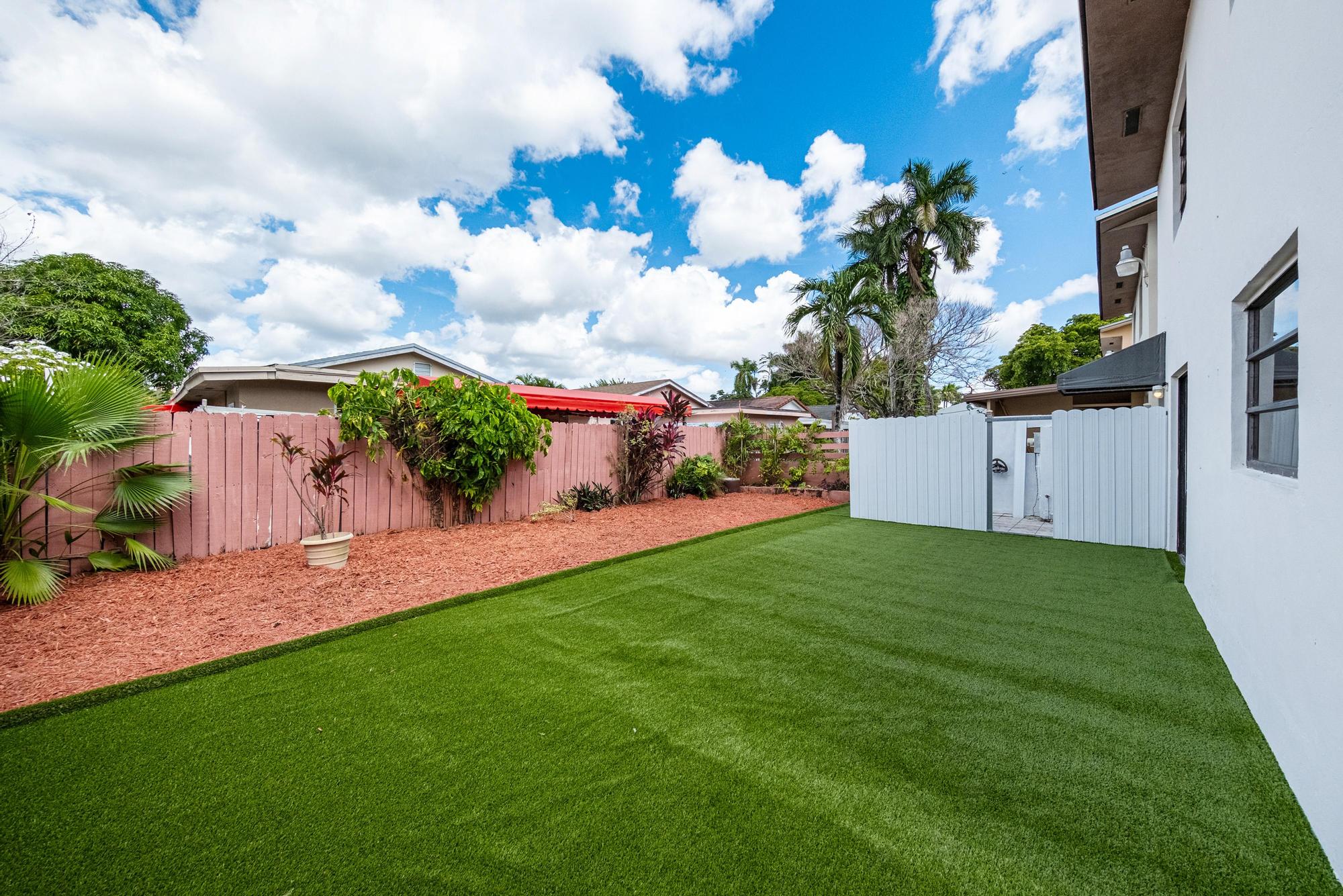 Hialeah, Florida, 33012, United States, 4 Bedrooms Bedrooms, ,3 BathroomsBathrooms,Residential,For Sale,1996510