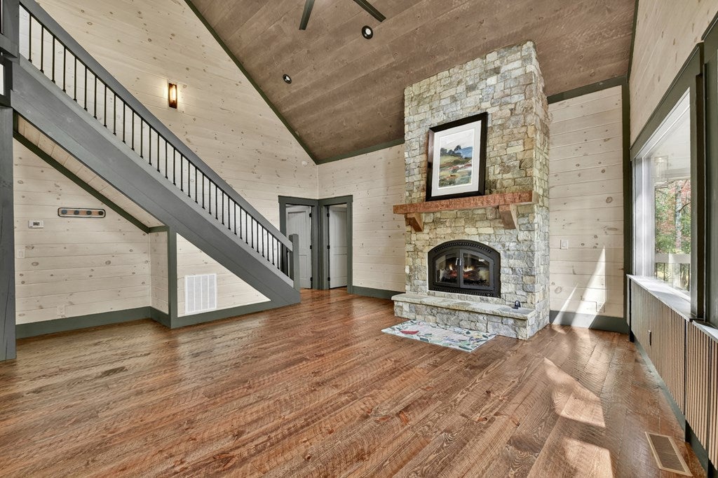 Mineral Bluff, Georgia, 30559, United States, 4 Bedrooms Bedrooms, ,5 BathroomsBathrooms,Residential,For Sale,1986837