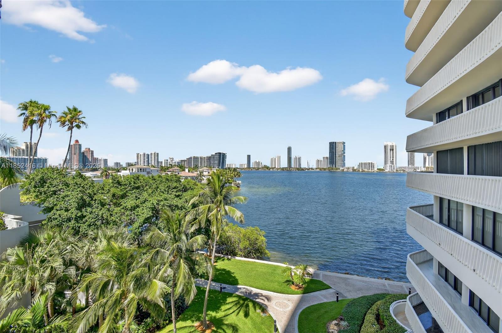 Aventura, Florida, 33160, United States, 2 Bedrooms Bedrooms, ,2 BathroomsBathrooms,Residential,For Sale,1908506