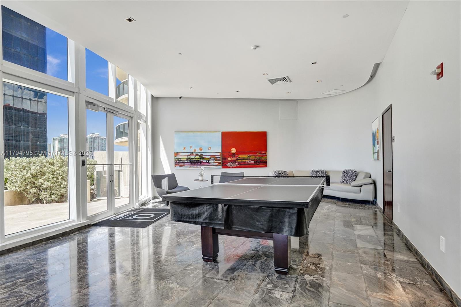 Sunny Isles Beach, Florida, 33160, United States, 2 Bedrooms Bedrooms, ,3 BathroomsBathrooms,Residential,For Sale,1794345