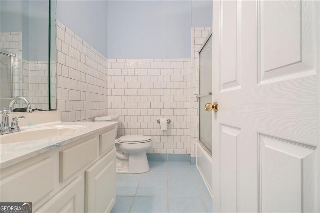 Atlanta, Georgia, 30331, United States, 5 Bedrooms Bedrooms, ,4 BathroomsBathrooms,Residential,For Sale,1908174