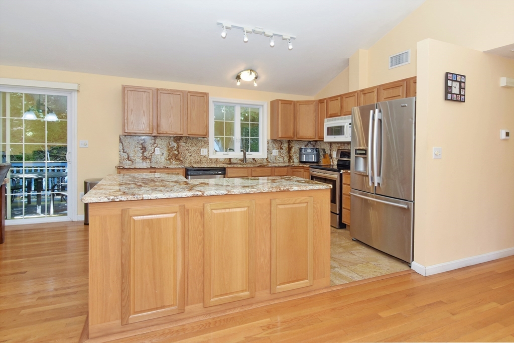 Worcester, Massachusetts, 01602, United States, 3 Bedrooms Bedrooms, ,2 BathroomsBathrooms,Residential,For Sale,1902037