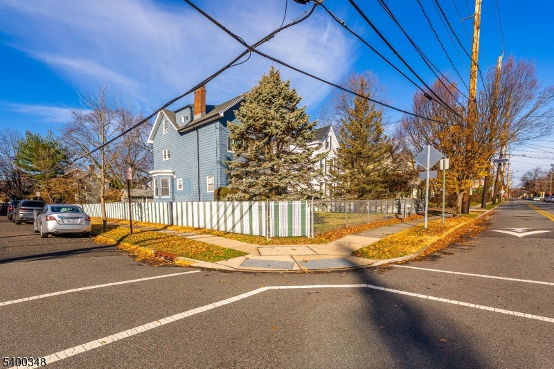 Bloomfield Twp., New Jersey, 07003, United States, 6 Bedrooms Bedrooms, ,3 BathroomsBathrooms,Residential,For Sale,2003277