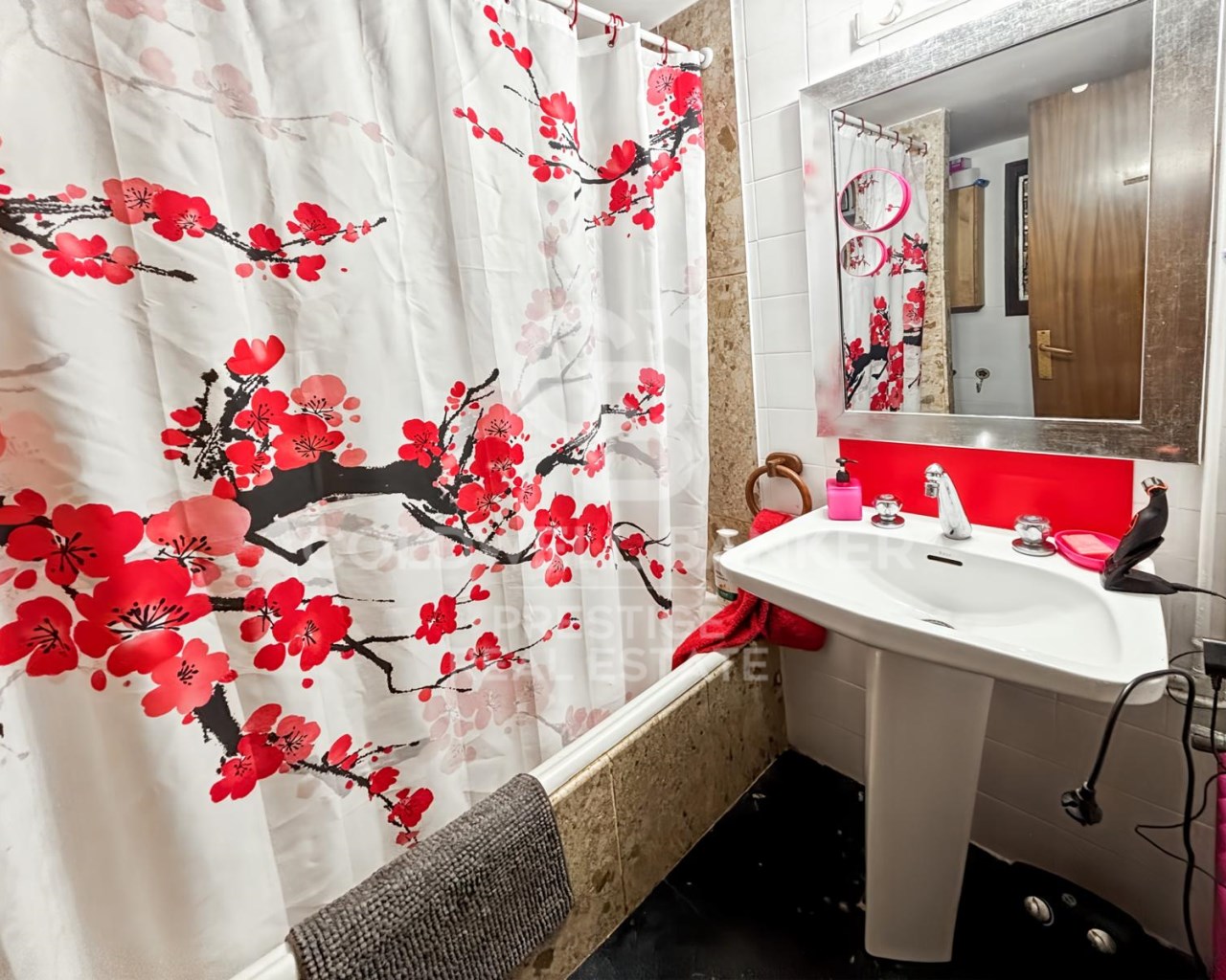 Barcelona, Catalonia, ES, 4 Bedrooms Bedrooms, ,2 BathroomsBathrooms,Residential,For Sale,1766813