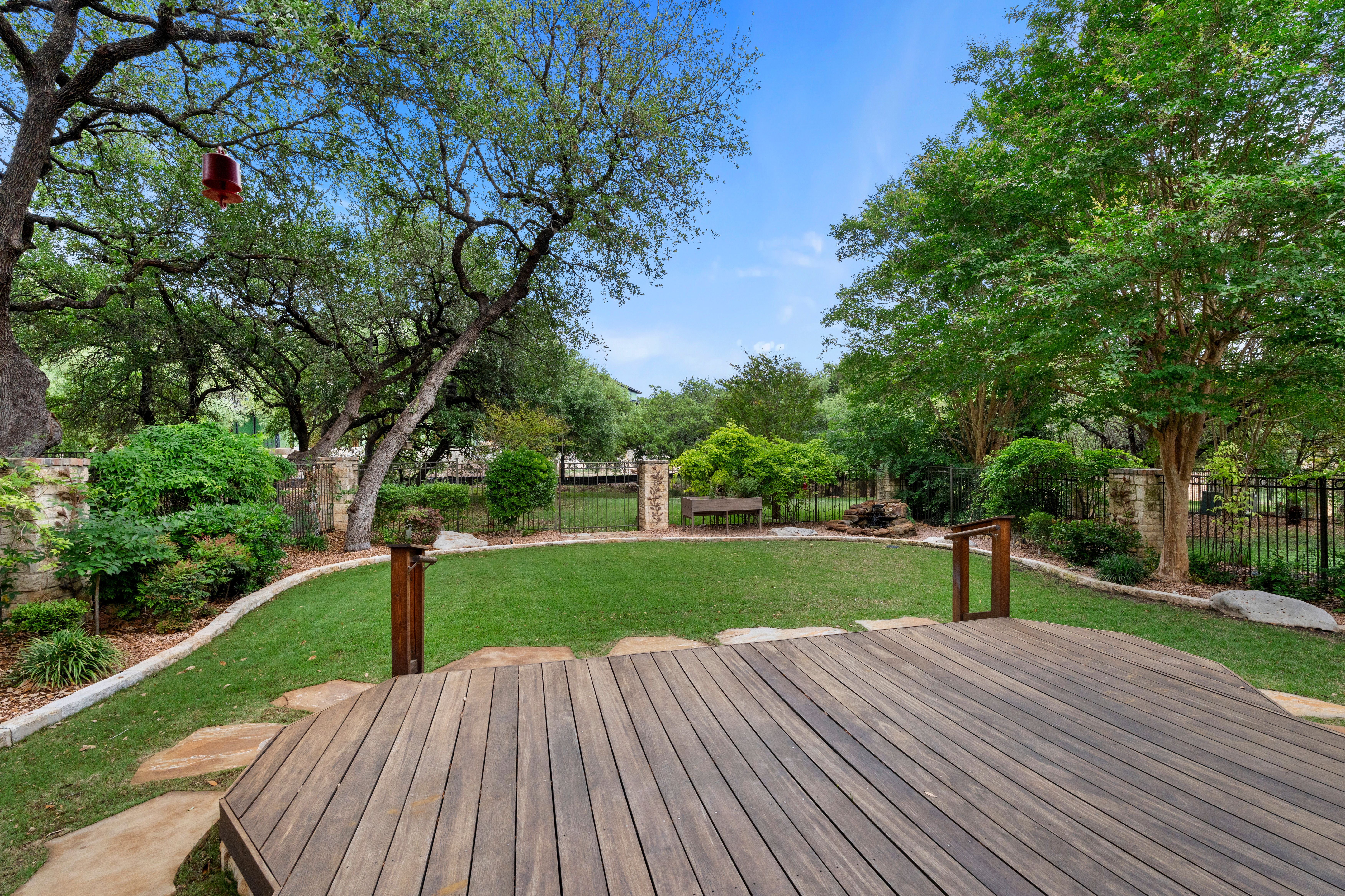  Stunning Single-Story Retreat on Greenbelt - 物件實景