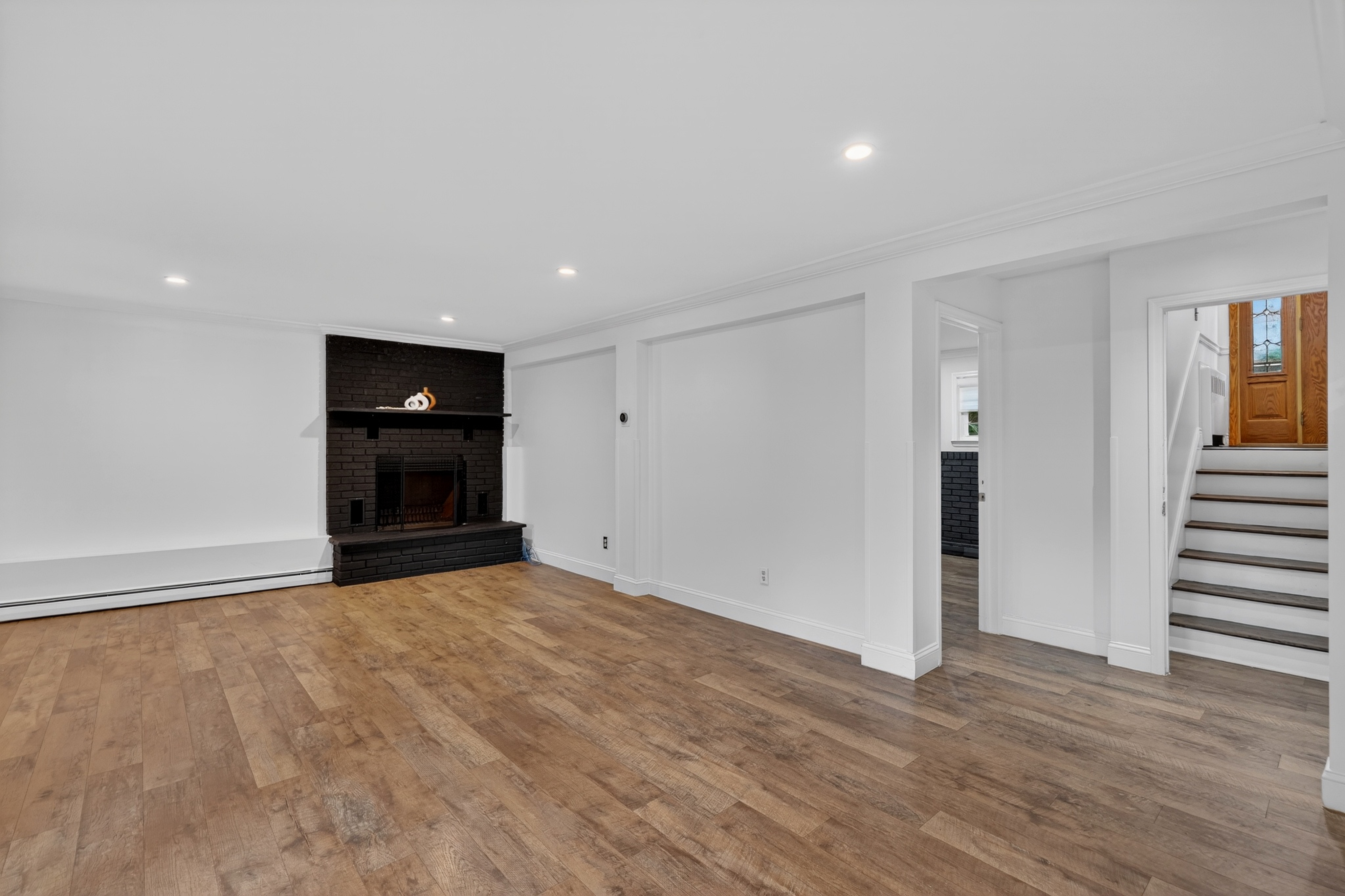  585 Bedford Road - 物件實景
