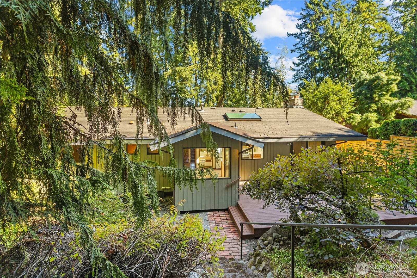 Edmonds, Washington, 98026, United States, 3 Bedrooms Bedrooms, ,1 BathroomBathrooms,Residential,For Sale,1950976