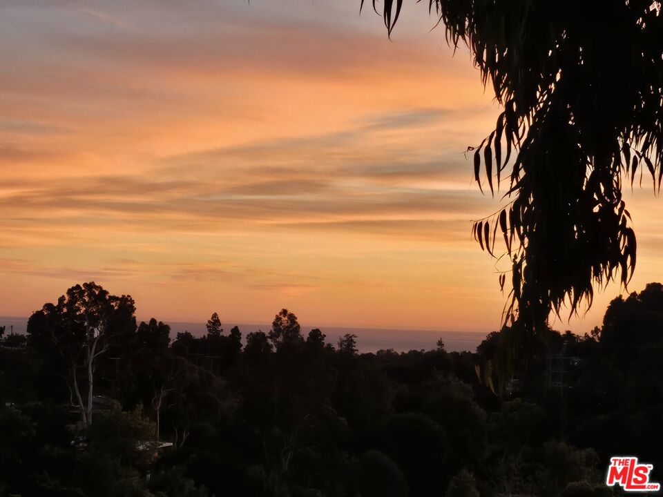 Los Angeles, California, 90049, United States, 4 Bedrooms Bedrooms, ,5 BathroomsBathrooms,Residential,For Sale,1901289