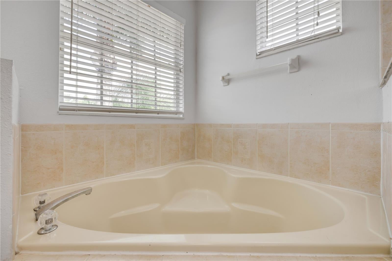 ORLANDO, Florida, 32835, United States, 4 Bedrooms Bedrooms, ,3 BathroomsBathrooms,Residential,For Sale,1885339