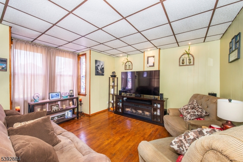 Belleville Twp., New Jersey, 07109, United States, 8 Bedrooms Bedrooms, ,3 BathroomsBathrooms,Residential,For Sale,1989037