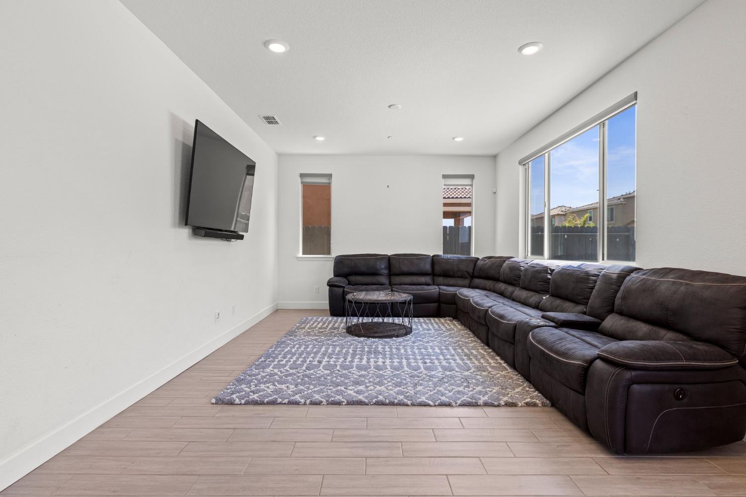 Elk Grove, California, 95757, United States, 4 Bedrooms Bedrooms, ,3 BathroomsBathrooms,Residential,For Sale,1879149