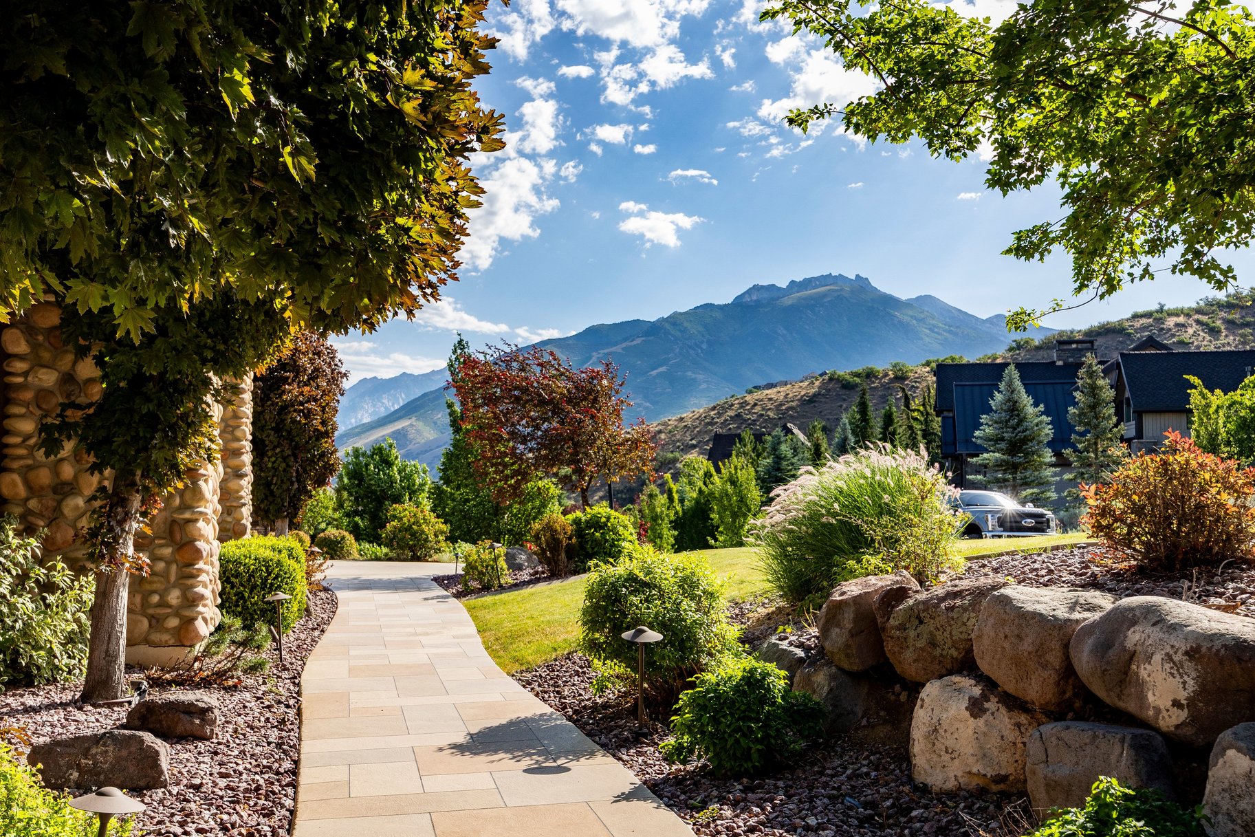  Mountain Views, Trail Access & Luxury East Bench Living - 物件實景
