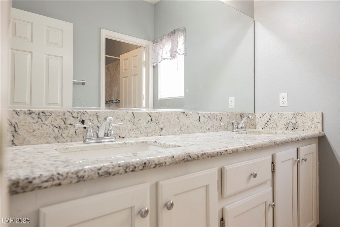 Henderson, Nevada, 89015, United States, 5 Bedrooms Bedrooms, ,2 BathroomsBathrooms,Residential,For Sale,1976773