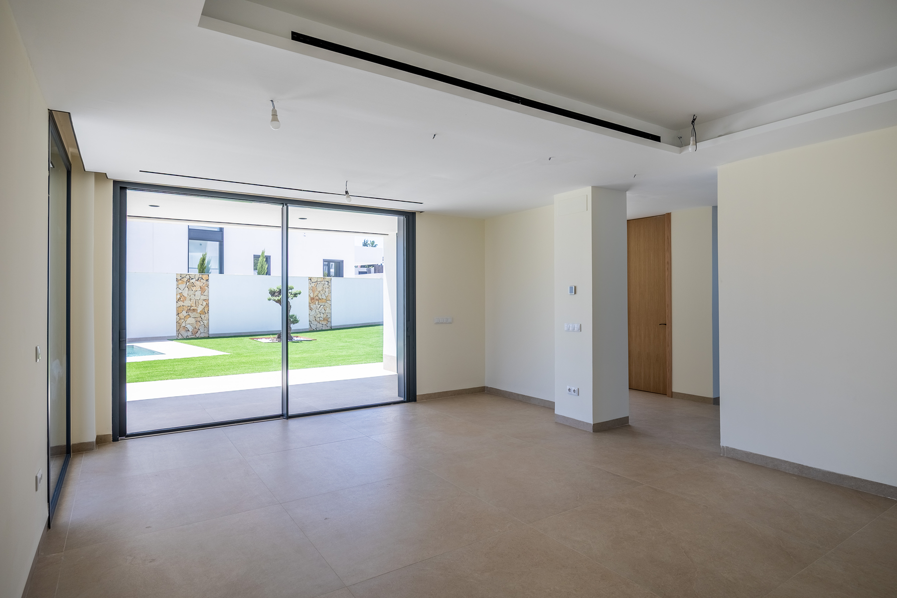  Detached villa with pool in private development in Tomares - 物件實景