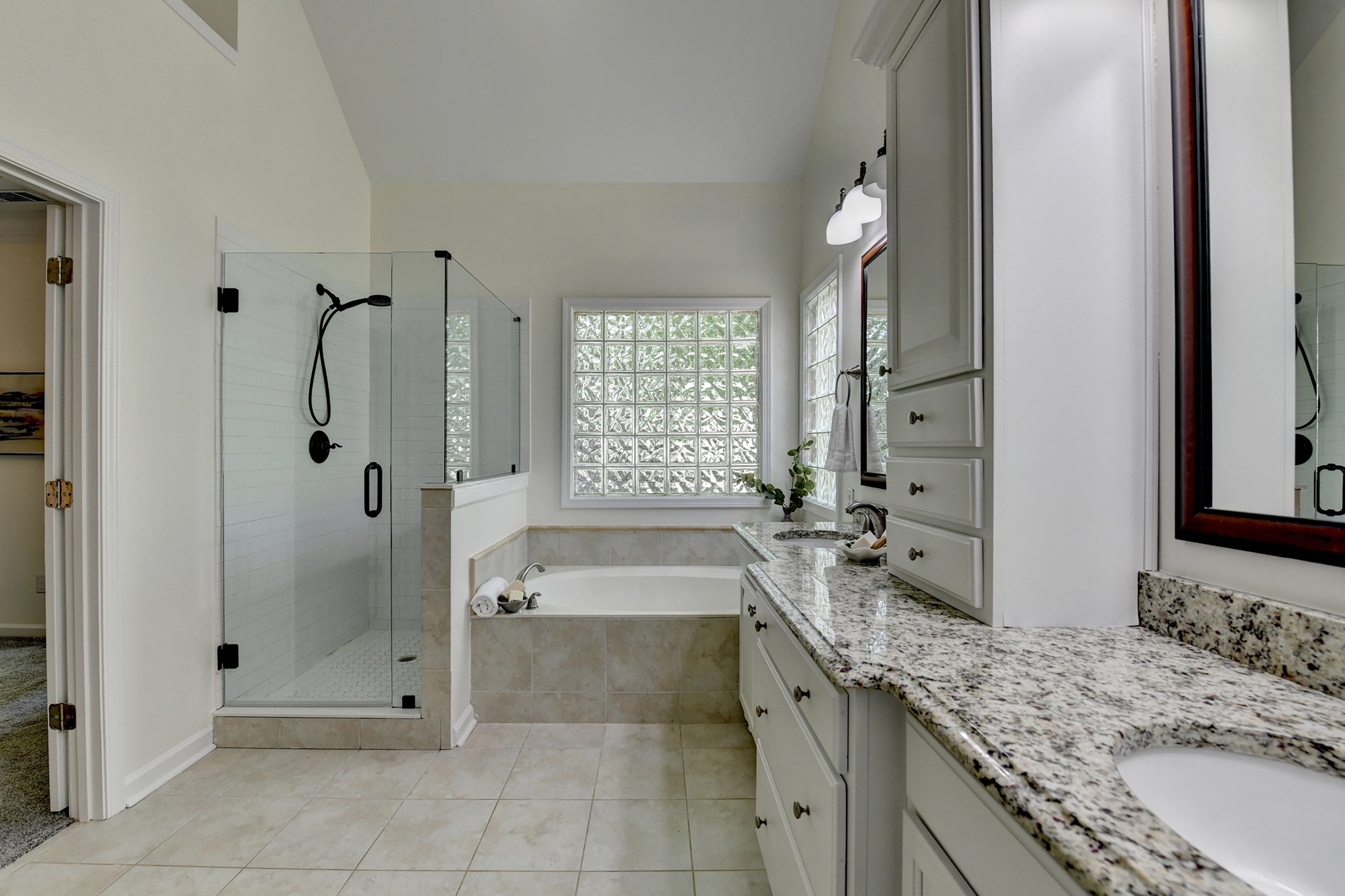  Hard to Find Flat Front Yard with Level Fenced-in Backyard on a Quiet Cul-de-sac - 物件實景