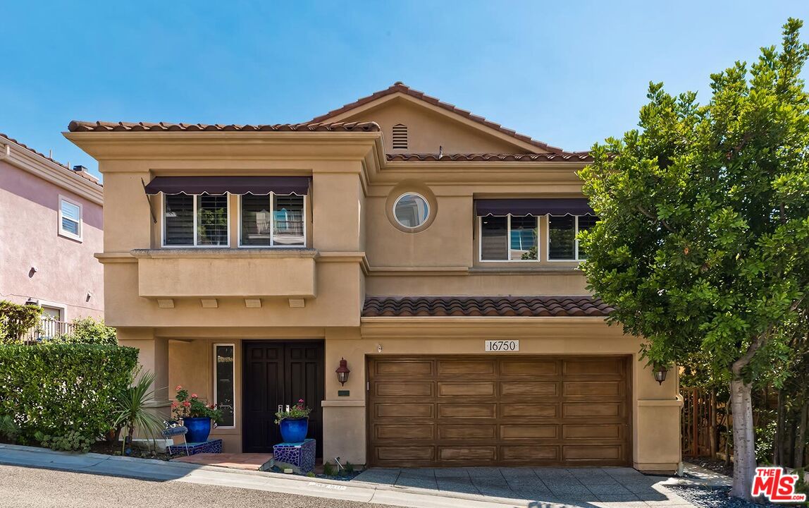 Pacific Palisades, California, 90272, United States, 4 Bedrooms Bedrooms, ,4 BathroomsBathrooms,Residential,For Sale,1911356