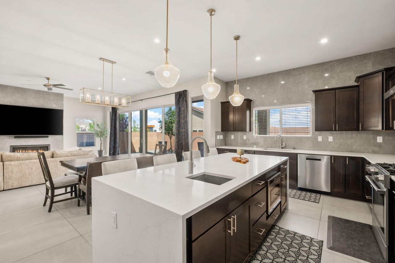 Albuquerque, New Mexico, 87120, United States, 5 Bedrooms Bedrooms, ,5 BathroomsBathrooms,Residential,For Sale,1940027