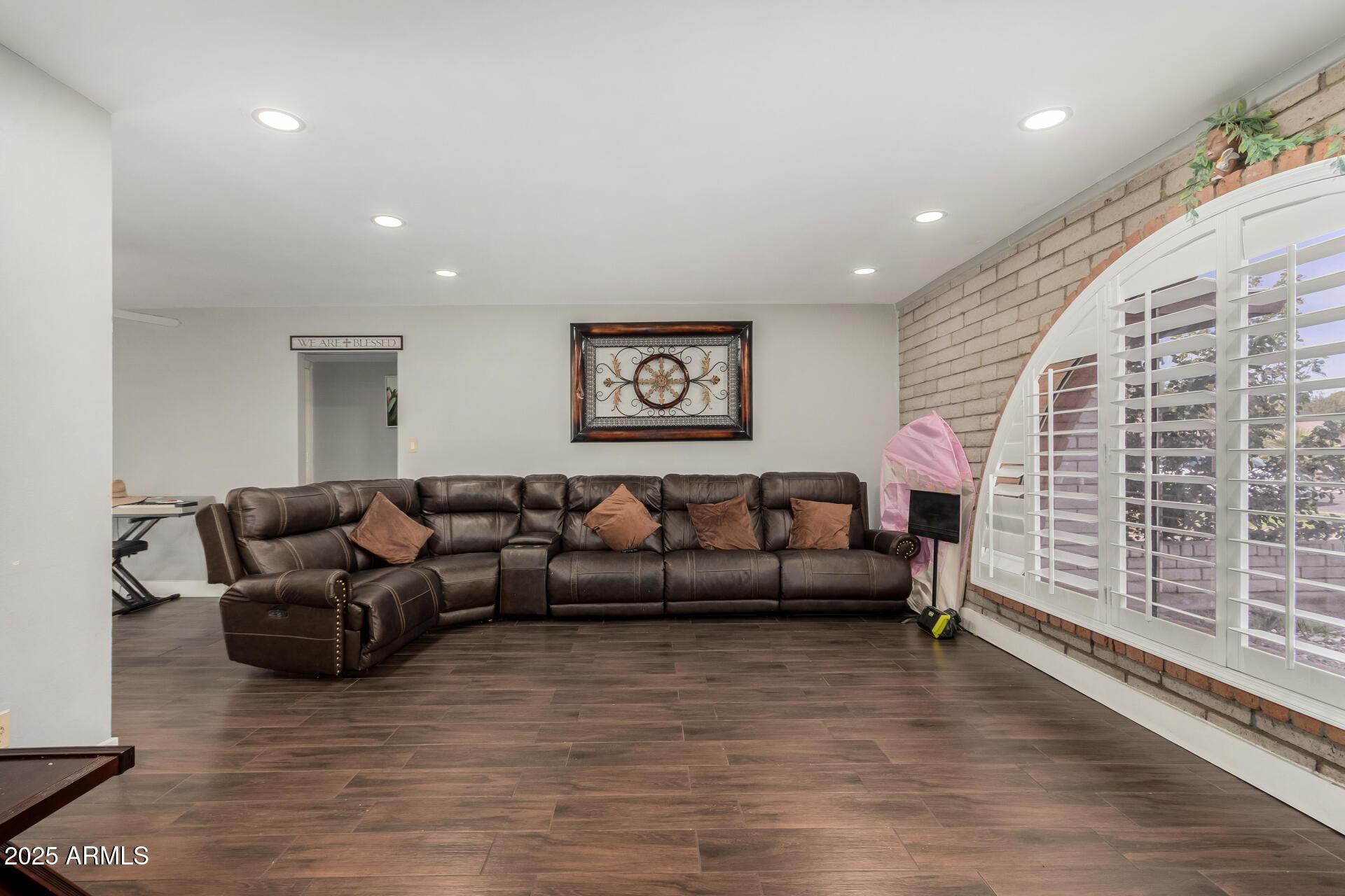 Phoenix, Arizona, 85051, United States, 5 Bedrooms Bedrooms, ,2 BathroomsBathrooms,Residential,For Sale,1987441