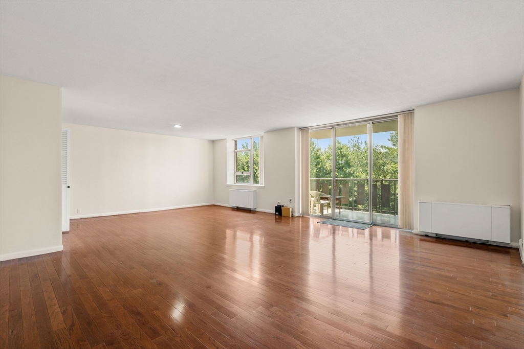Newton, Massachusetts, 02467, United States, 2 Bedrooms Bedrooms, ,2 BathroomsBathrooms,Residential,For Sale,1906812