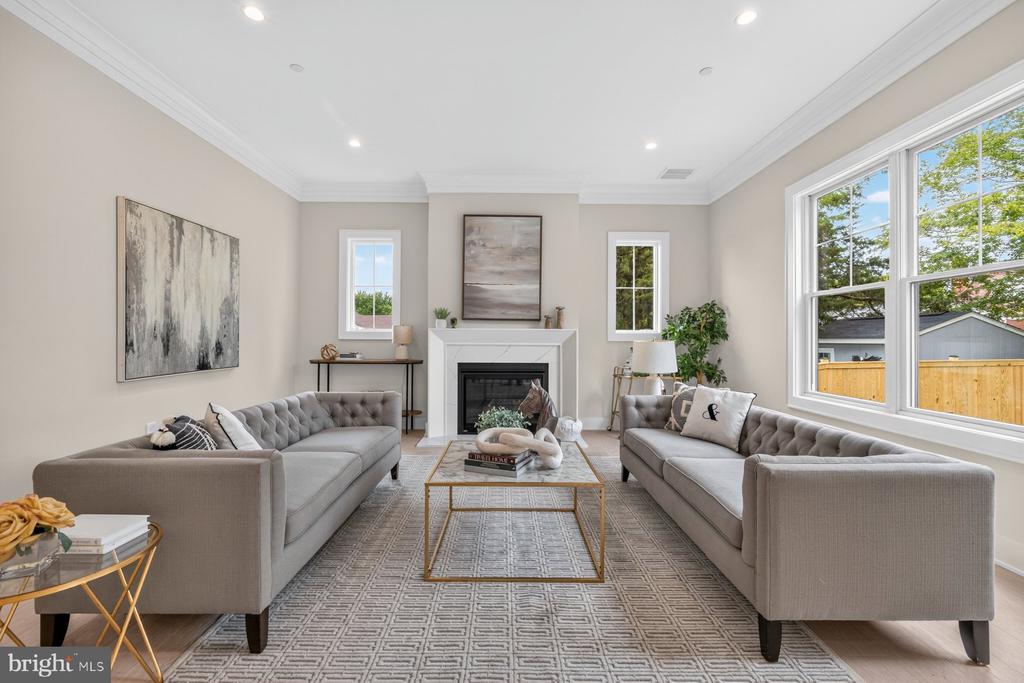Kensington, Maryland, 20895, United States, 5 Bedrooms Bedrooms, ,5 BathroomsBathrooms,Residential,For Sale,2048532