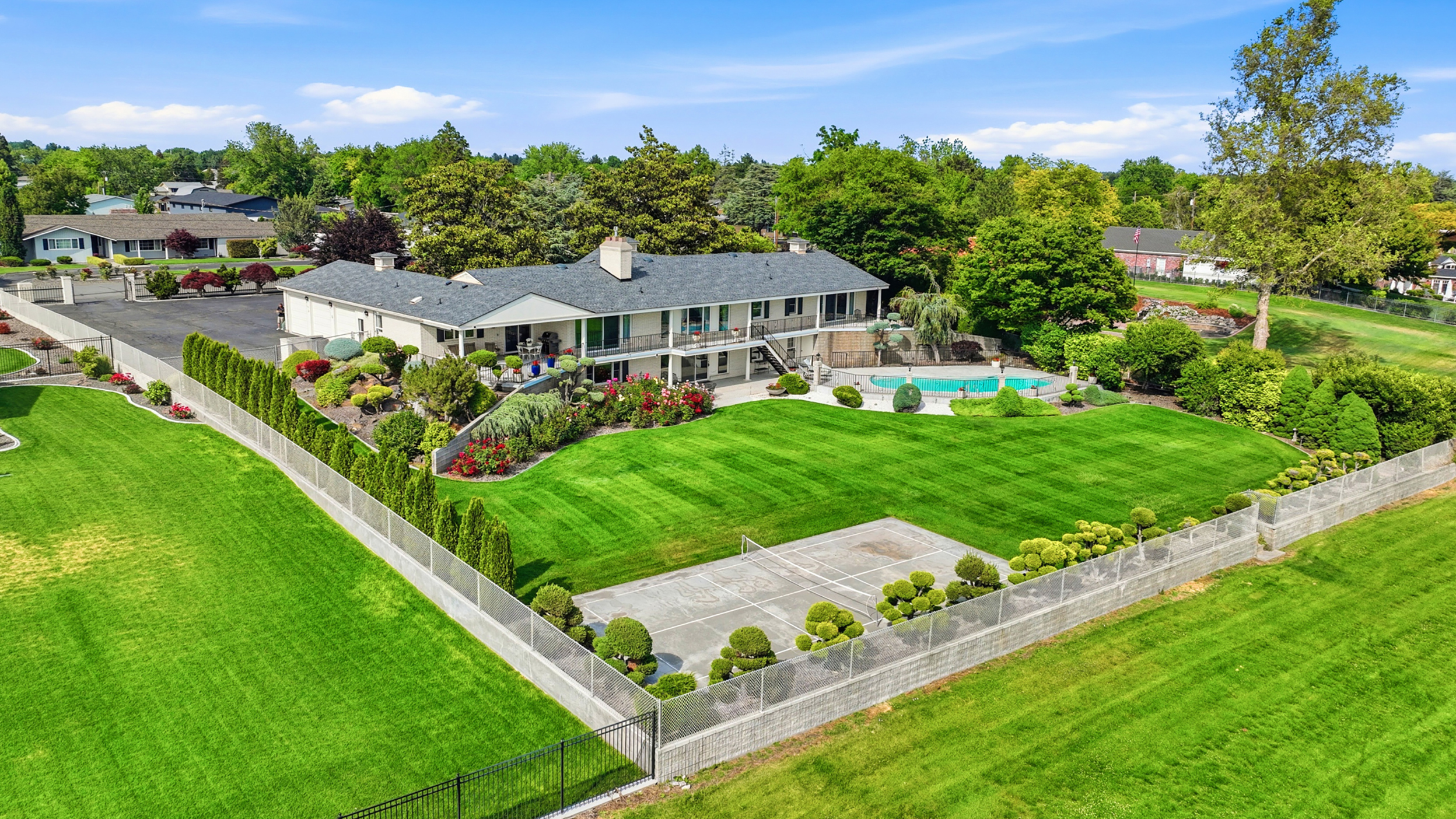 Prime Columbia River Frontage, Pool, large lot - 物件實景