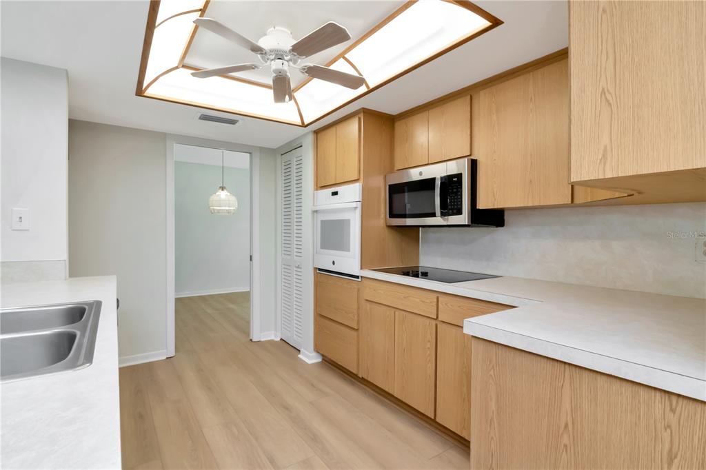 Seminole, Florida, 33776, United States, 5 Bedrooms Bedrooms, ,3 BathroomsBathrooms,Residential,For Sale,1913613
