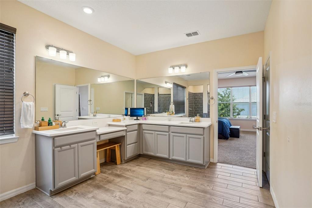 Apopka, Florida, 32703, United States, 5 Bedrooms Bedrooms, ,5 BathroomsBathrooms,Residential,For Sale,1837631