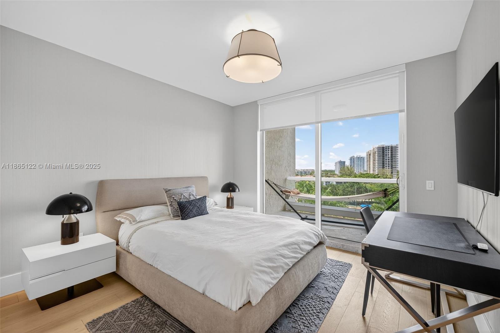 Aventura, Florida, 33160, United States, 3 Bedrooms Bedrooms, ,4 BathroomsBathrooms,Residential,For Sale,1942054