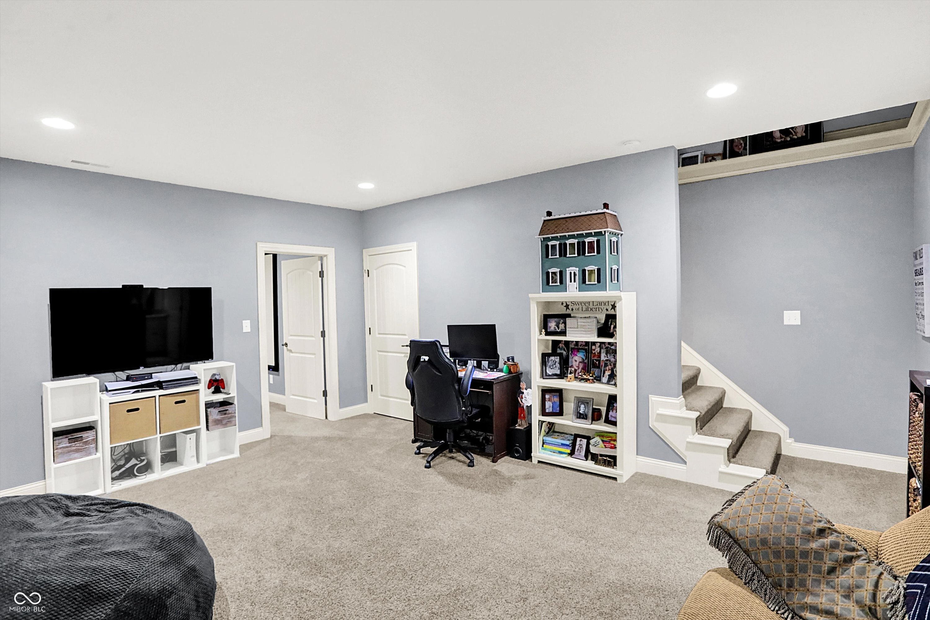 Greenwood, Indiana, 46143, United States, 4 Bedrooms Bedrooms, ,3 BathroomsBathrooms,Residential,For Sale,1974469