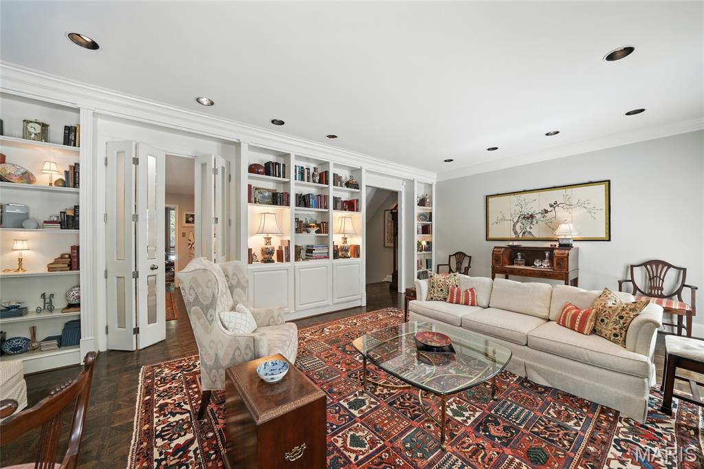 St Louis, Missouri, 63108, United States, 4 Bedrooms Bedrooms, ,5 BathroomsBathrooms,Residential,For Sale,1941664