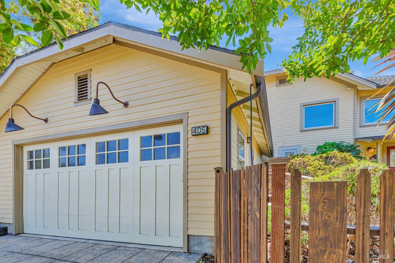 Corte Madera, California, 94925, United States, 4 Bedrooms Bedrooms, ,5 BathroomsBathrooms,Residential,For Sale,1917225