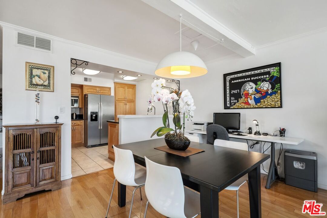 Santa Monica, California, 90404, United States, 3 Bedrooms Bedrooms, ,3 BathroomsBathrooms,Residential,For Sale,1779157