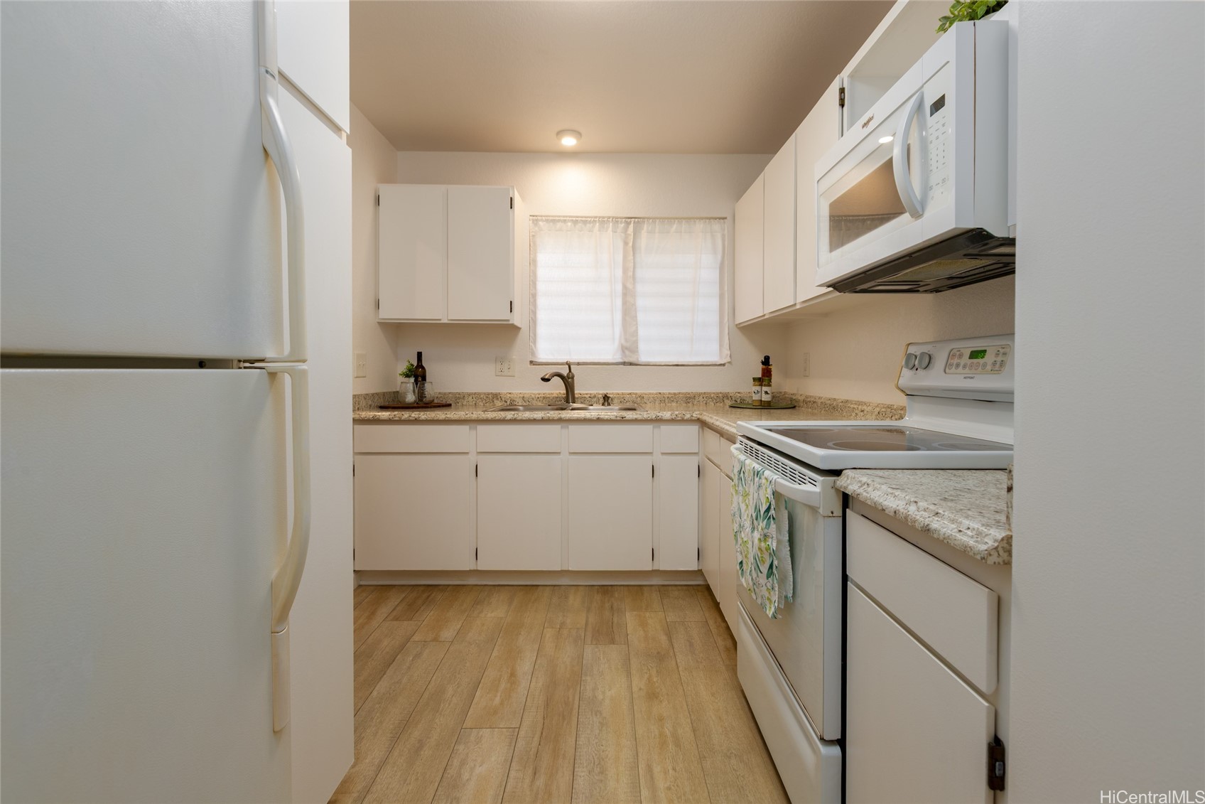 Pearl City, Hawaii, 96782, United States, 2 Bedrooms Bedrooms, ,2 BathroomsBathrooms,Residential,For Sale,1932075