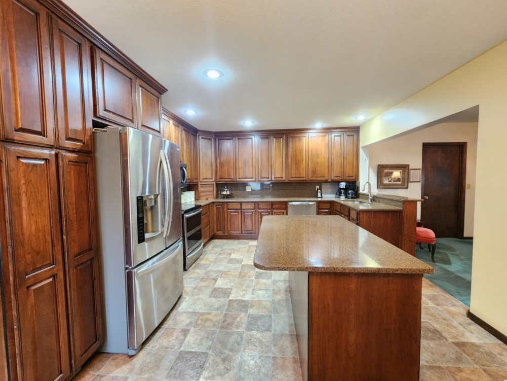 Mason City, Iowa, 50401, United States, 4 Bedrooms Bedrooms, ,1 BathroomBathrooms,Residential,For Sale,1982644