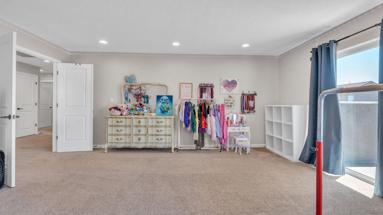 Albuquerque, New Mexico, 87106, United States, 5 Bedrooms Bedrooms, ,4 BathroomsBathrooms,Residential,For Sale,1907467