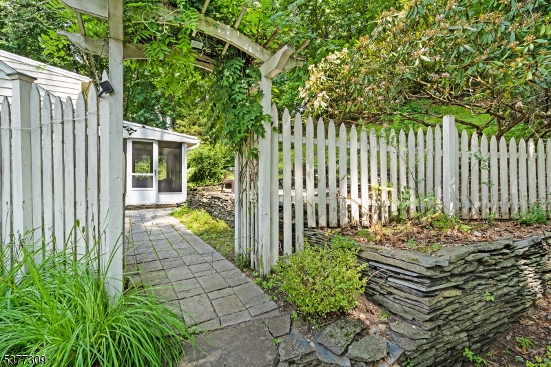 Sparta Twp., New Jersey, 07871, United States, 3 Bedrooms Bedrooms, ,2 BathroomsBathrooms,Residential,For Sale,1910998