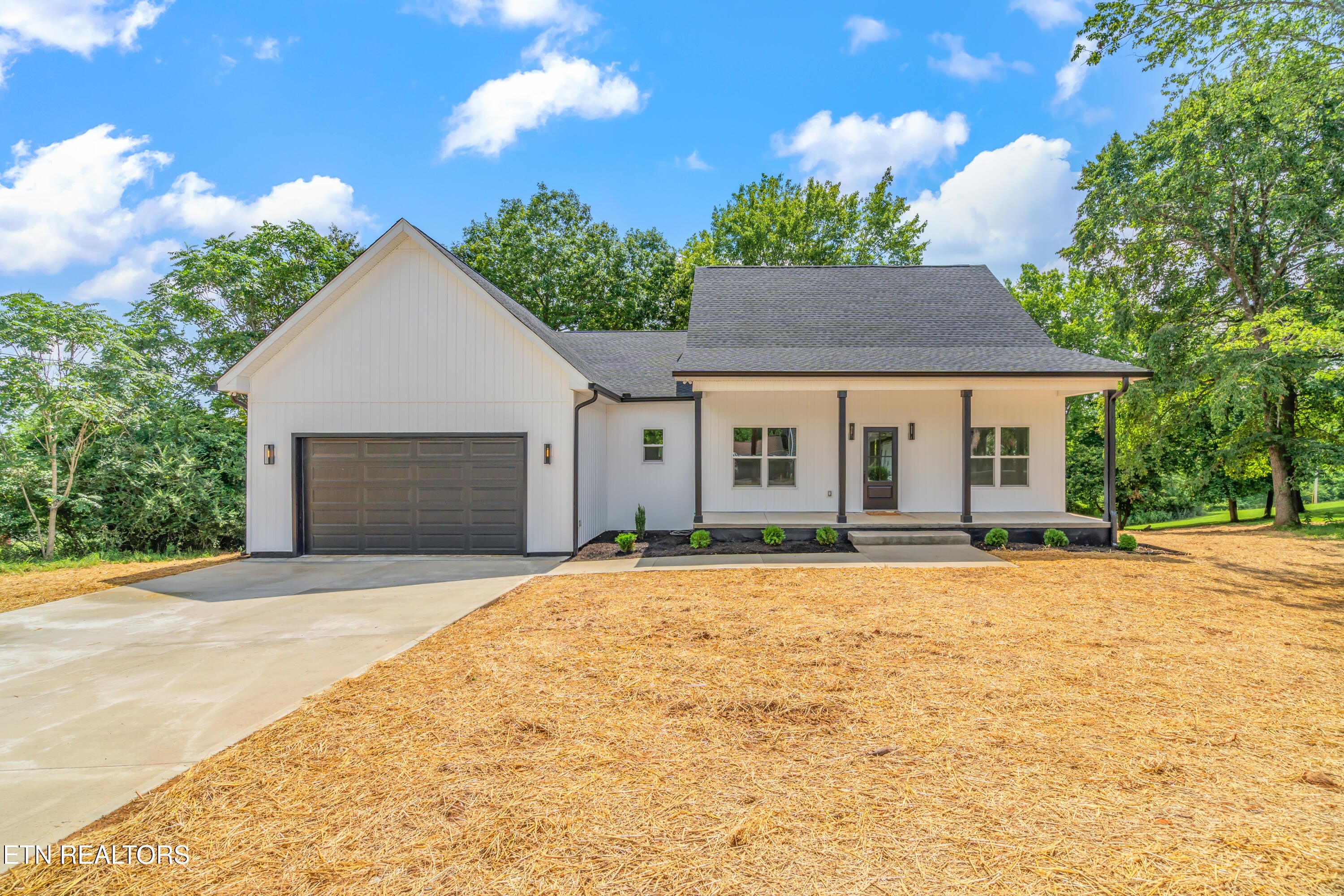 Kingston, Tennessee, 37763, United States, 3 Bedrooms Bedrooms, ,2 BathroomsBathrooms,Residential,For Sale,1907401