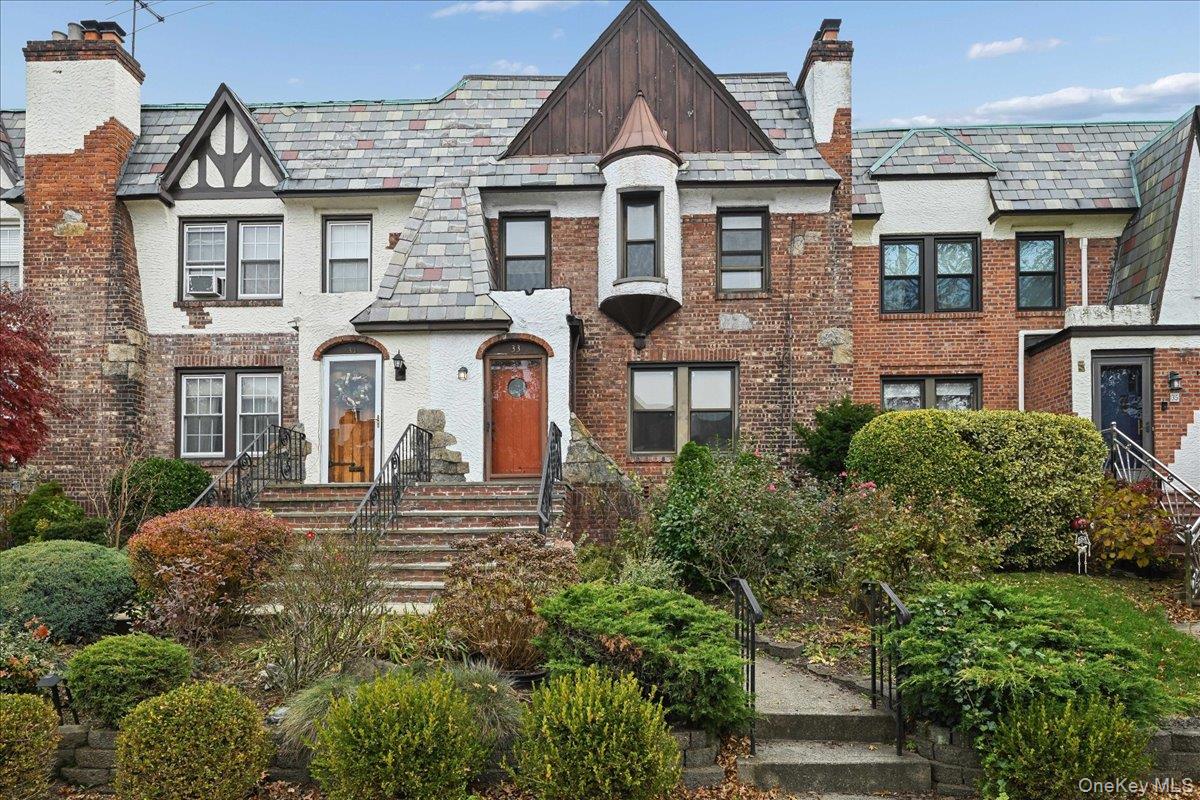 Valley Stream, New York, 11581, United States, 3 Bedrooms Bedrooms, ,2 BathroomsBathrooms,Residential,For Sale,1998416