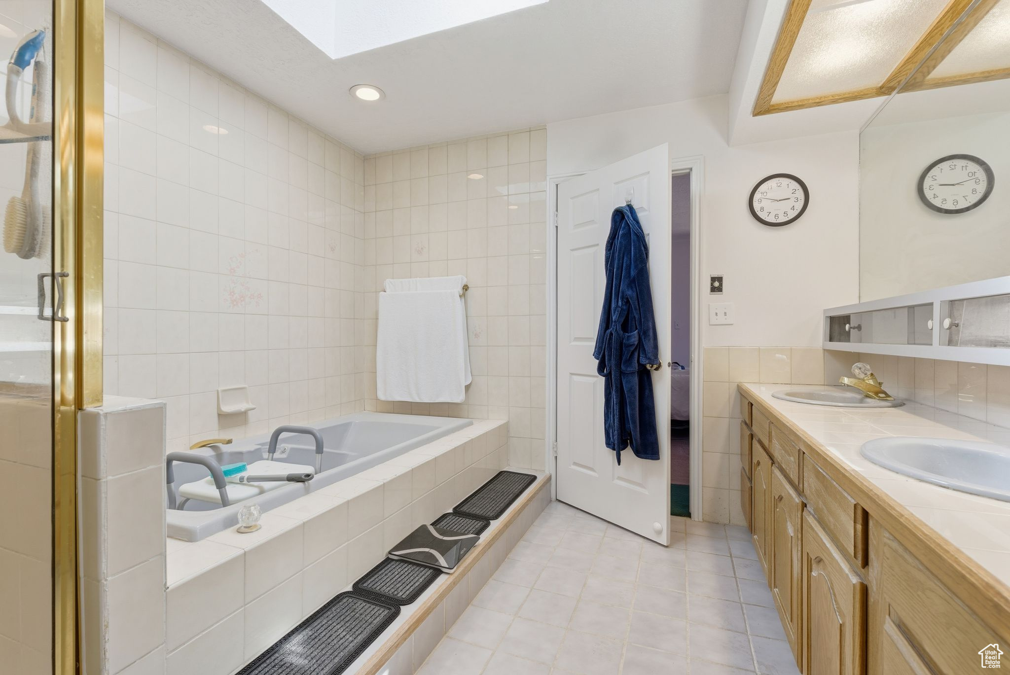 Tooele, Utah, 84074, United States, 4 Bedrooms Bedrooms, ,4 BathroomsBathrooms,Residential,For Sale,1989658