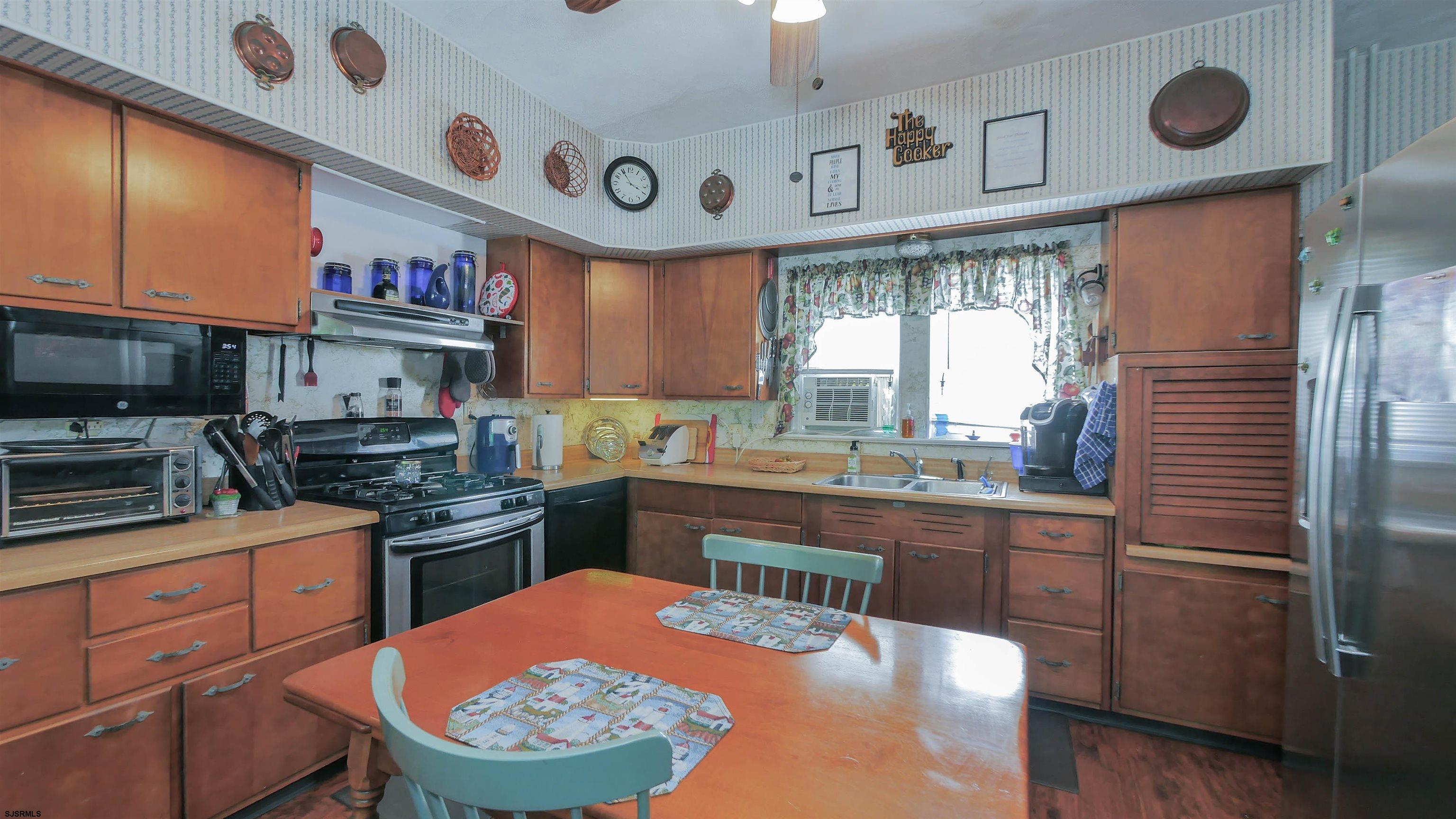 Absecon, New Jersey, 08201, United States, 5 Bedrooms Bedrooms, ,4 BathroomsBathrooms,Residential,For Sale,1908485