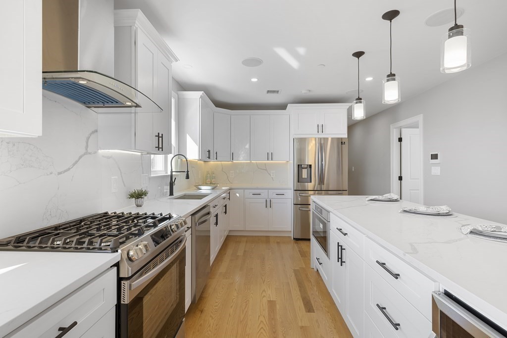 Everett, Massachusetts, 02149, United States, 3 Bedrooms Bedrooms, ,2 BathroomsBathrooms,Residential,For Sale,1923435