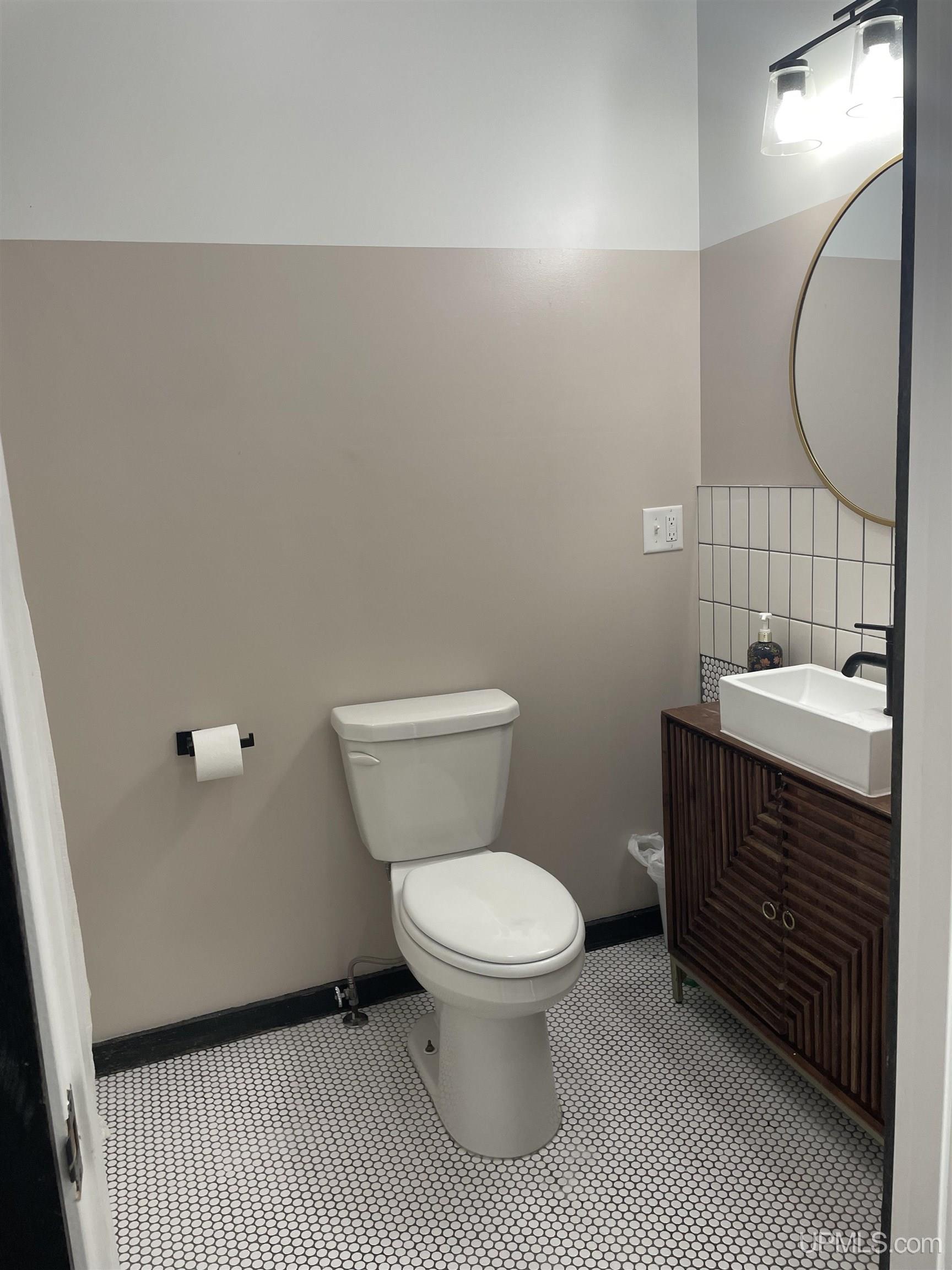 Hancock, Michigan, 49930, United States, 5 Bedrooms Bedrooms, ,3 BathroomsBathrooms,Residential,For Sale,1920535