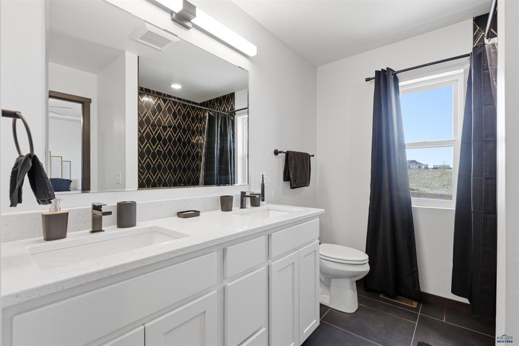 Rapid City, South Dakota, 57701, United States, 4 Bedrooms Bedrooms, ,3 BathroomsBathrooms,Residential,For Sale,2048114