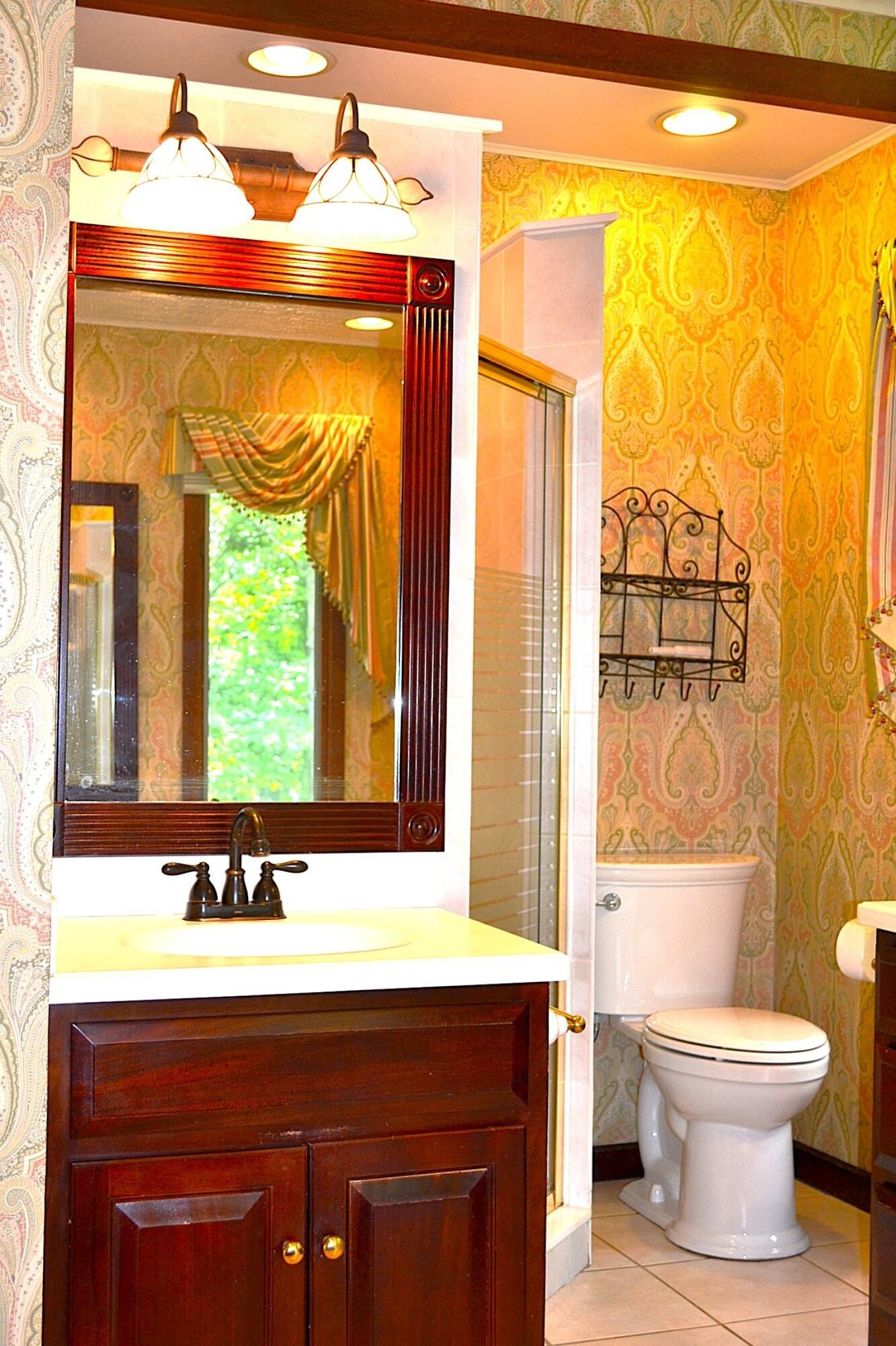 Lewisburg, West Virginia, 24901, United States, 6 Bedrooms Bedrooms, ,3 BathroomsBathrooms,Residential,For Sale,1940620